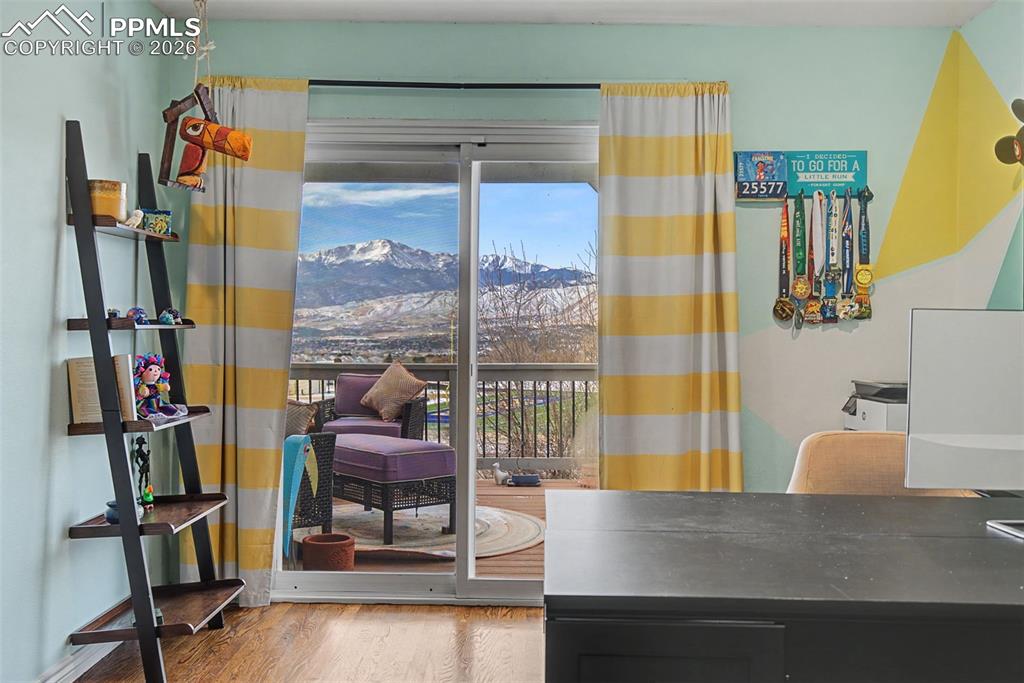 Image 16 of 46: Office