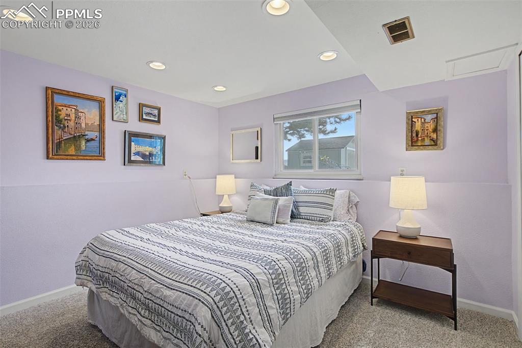 Image 31 of 46: Bedroom