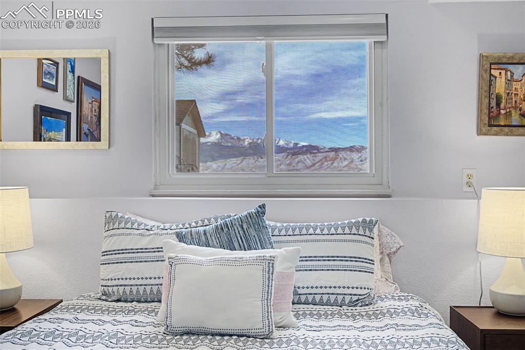 Image 32 of 46: Bedroom