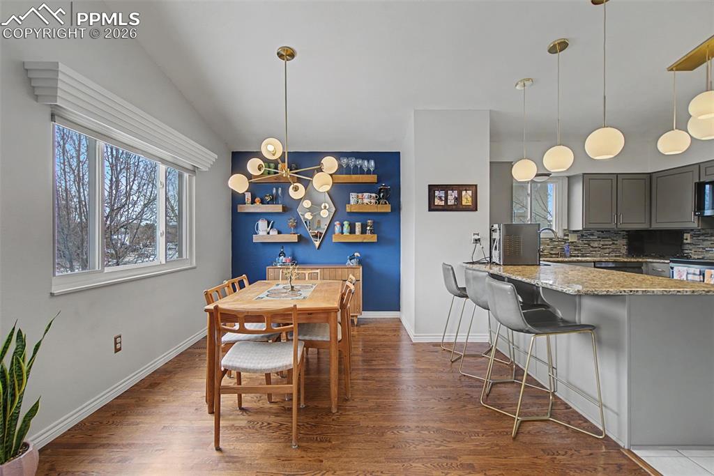 Image 7 of 46: Dining Area