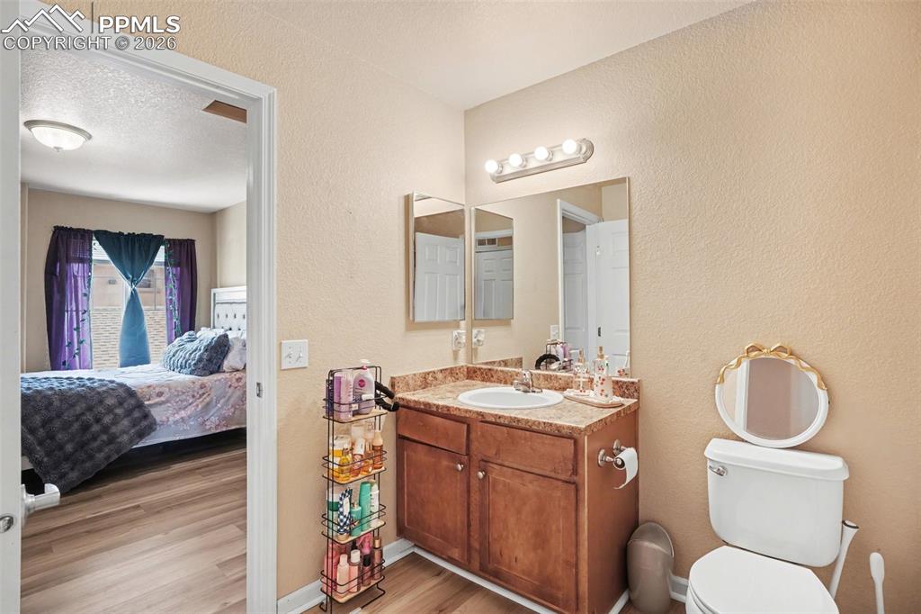 Image 19 of 21: Bathroom