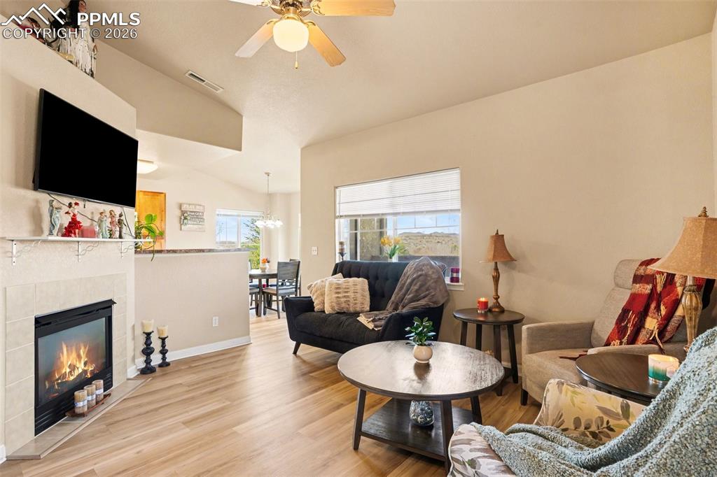 Image 7 of 21: Living Room