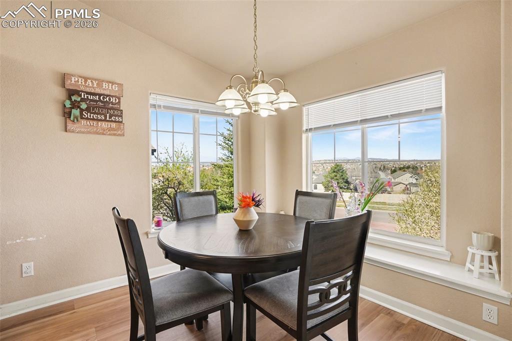 Image 9 of 21: Dining Area