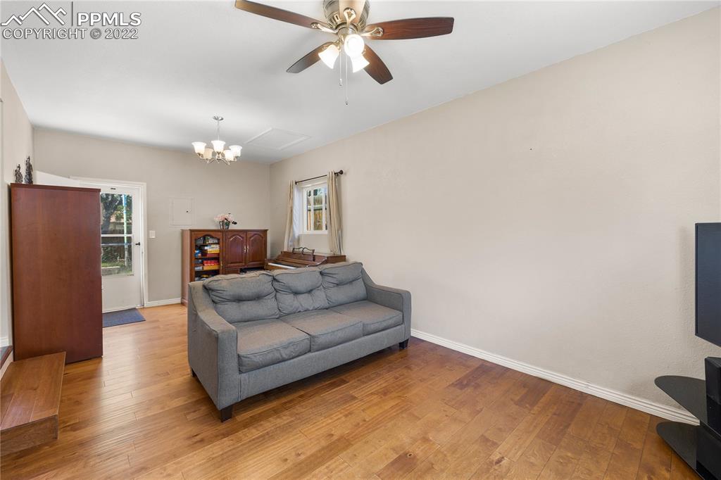 Listing 6217468, Image 16 of 33