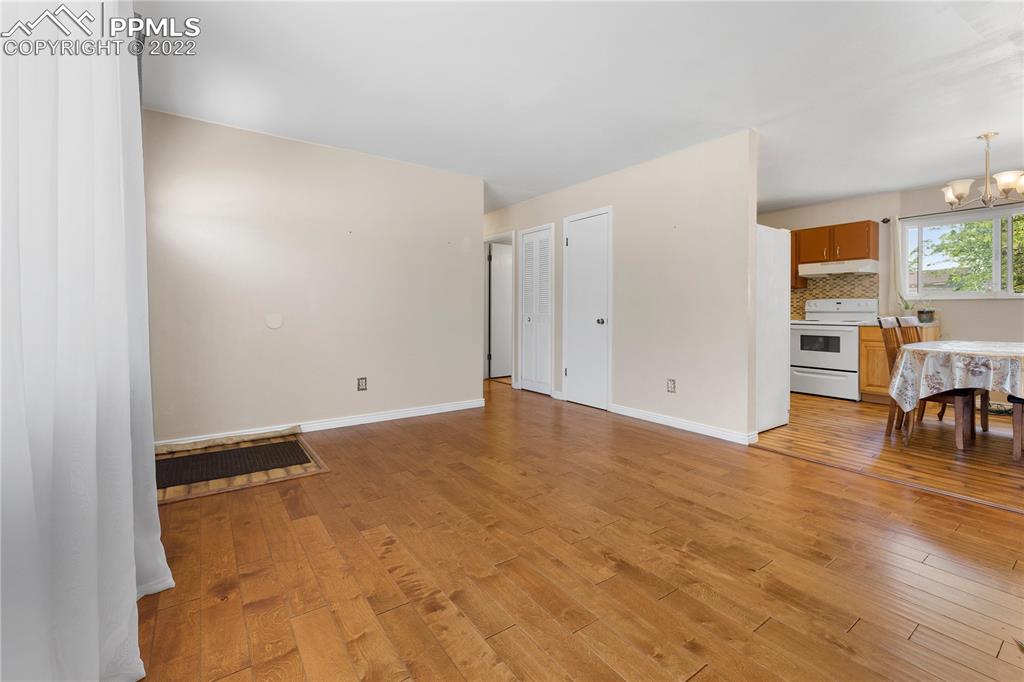 Listing 6217468, Image 8 of 33