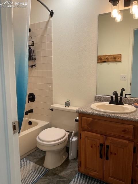 Image 28 of 39: Full bath featuring toilet, vanity, and shower / bath combo with shower cur