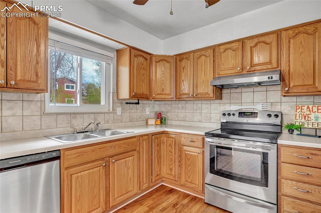 Image 4 of 31: Hardwood flooring, Stainless steel appliances