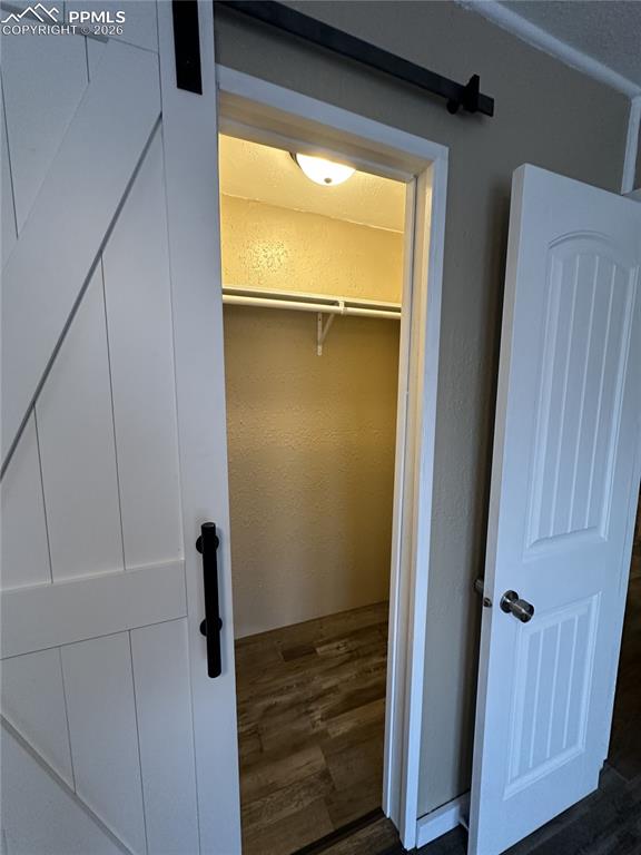 Image 5 of 15: Closet