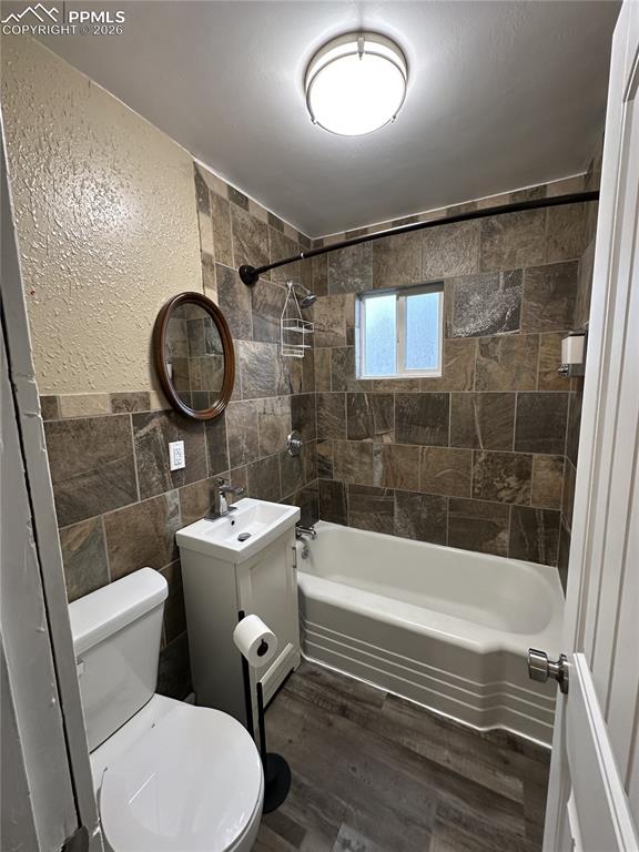 Image 8 of 15: Bathroom