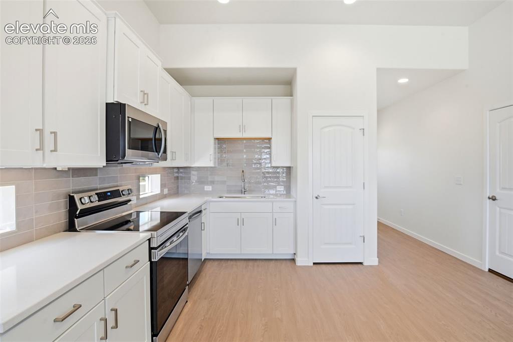 Image 14 of 42: Kitchen