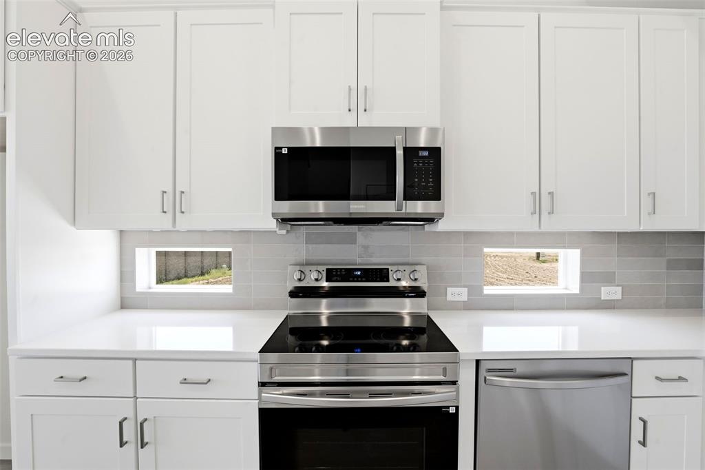 Image 16 of 42: Kitchen
