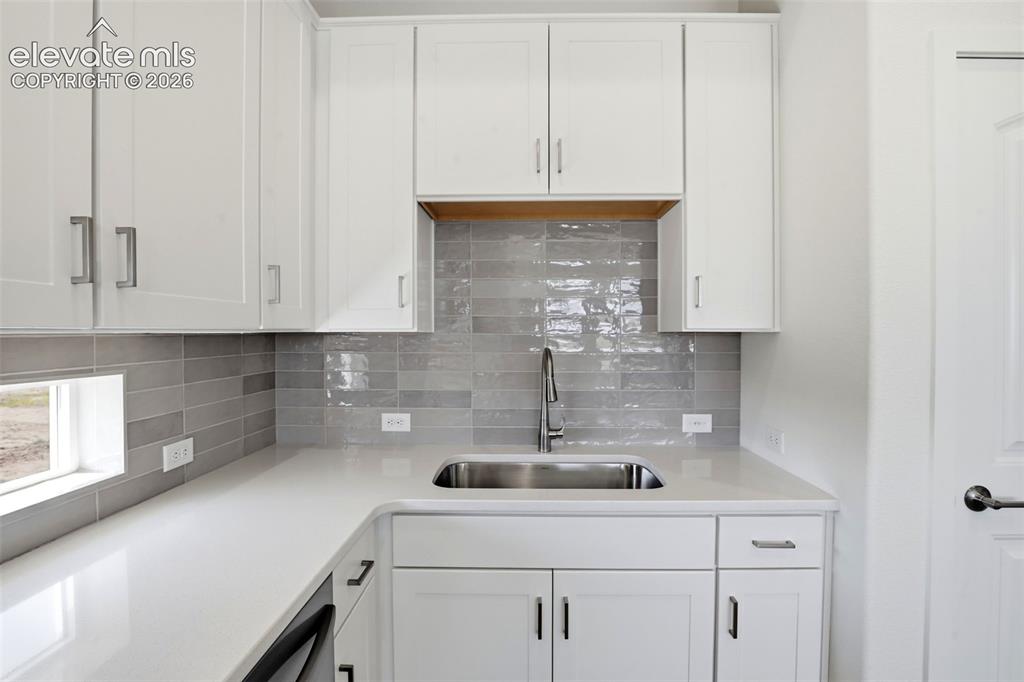Image 17 of 42: Kitchen