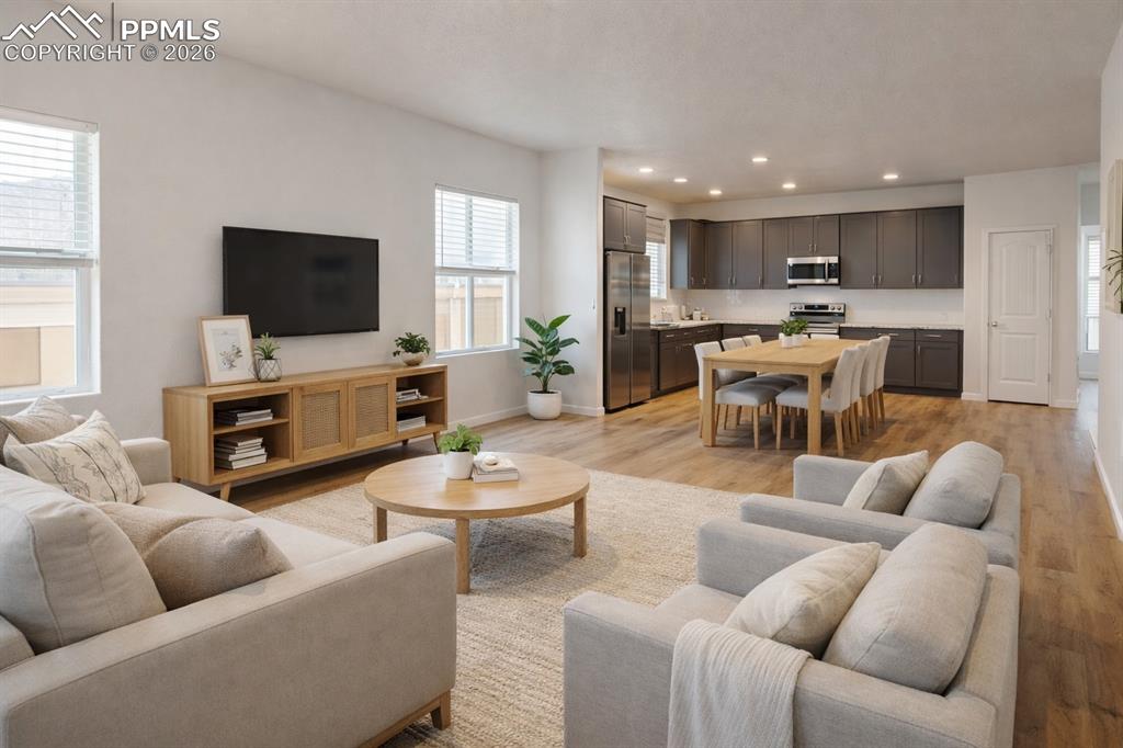 Image 4 of 4: Living Room