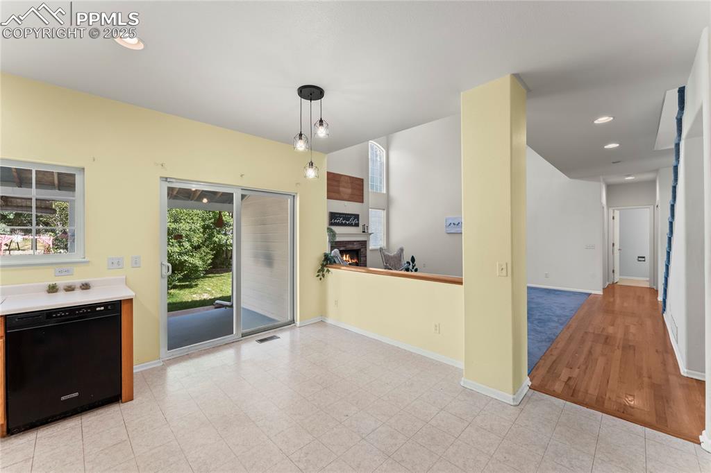 Image 20 of 49: Eat-in dining area with access to the back yard. 