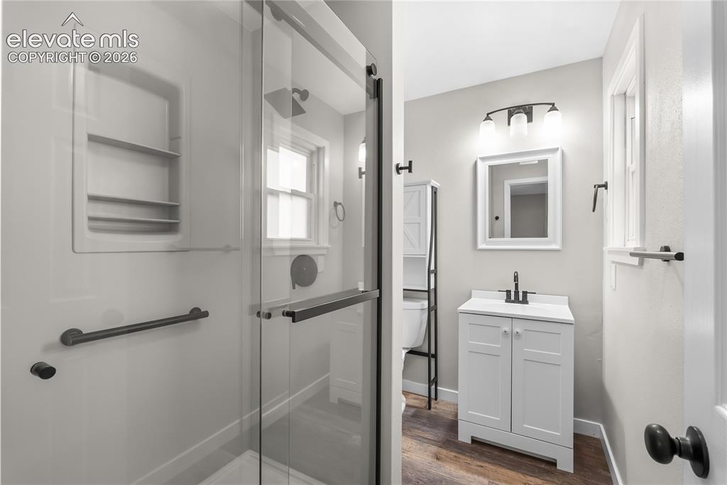 Image 13 of 40: Bathroom