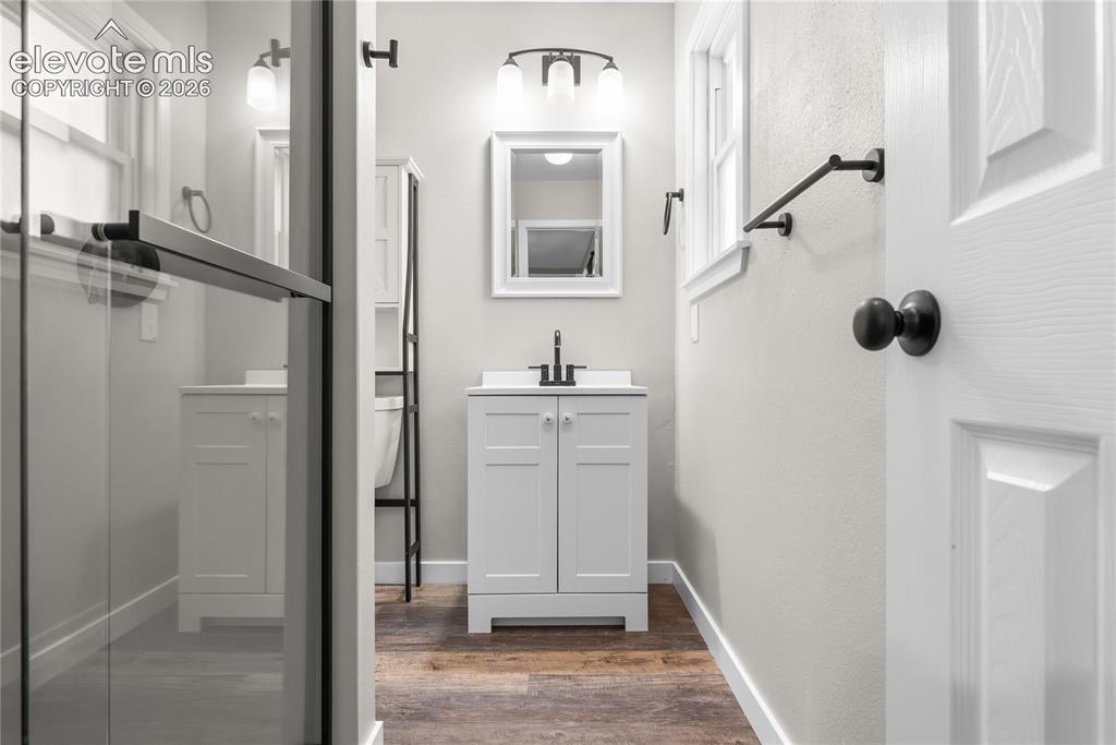 Image 14 of 40: Bathroom