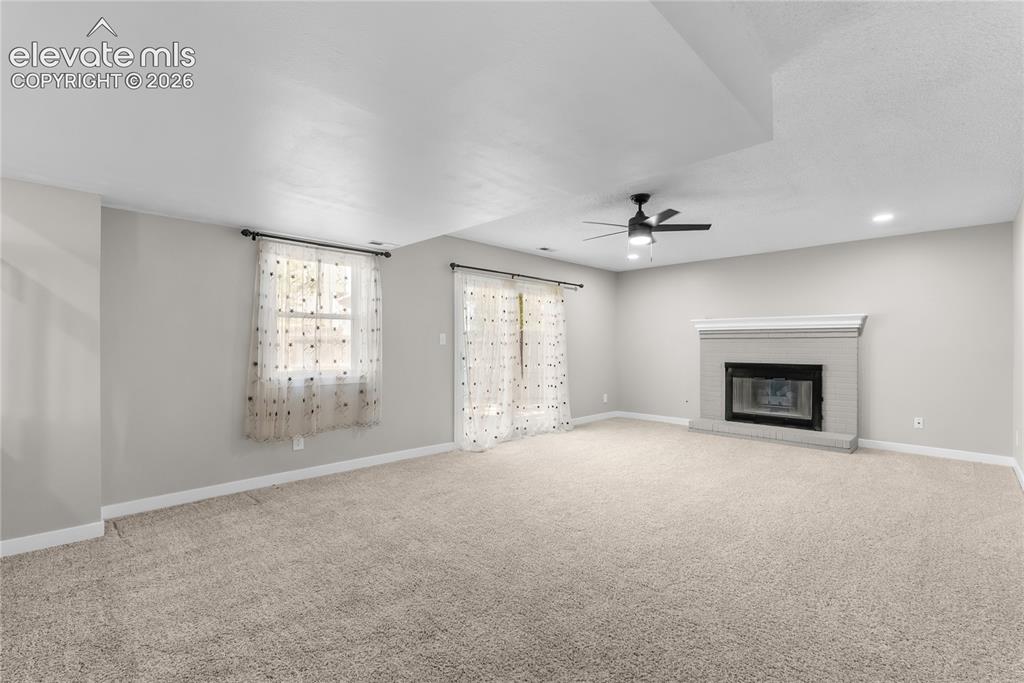 Image 18 of 40: Living Room
