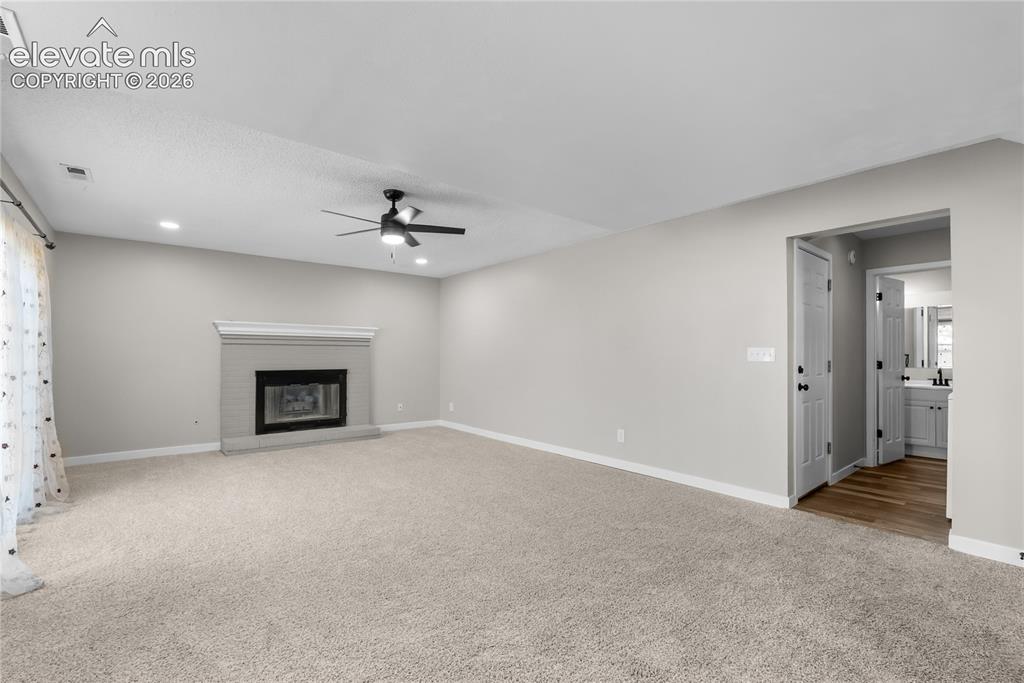 Image 19 of 40: Living Room