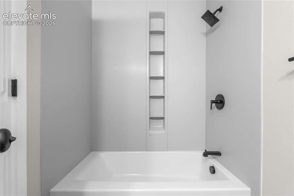 Image 9 of 40: Bathroom