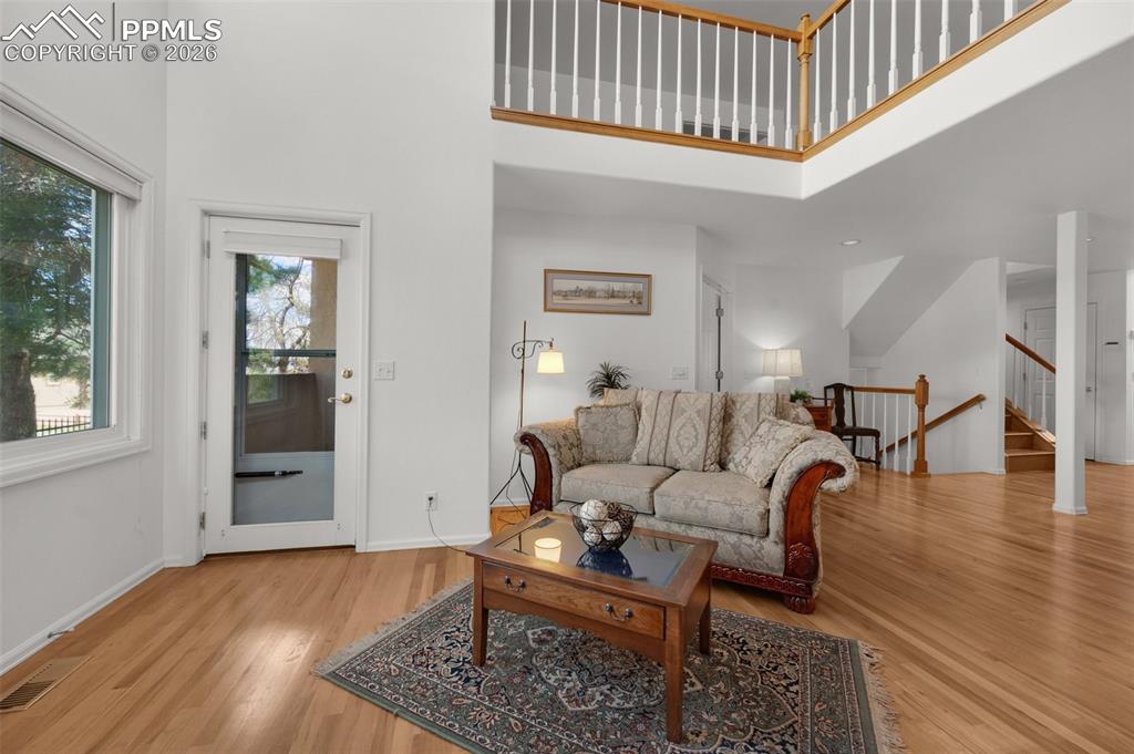 Image 10 of 50: Living Room