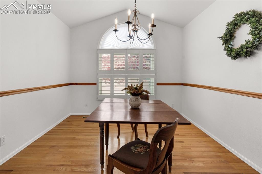 Image 17 of 50: Breakfast Area