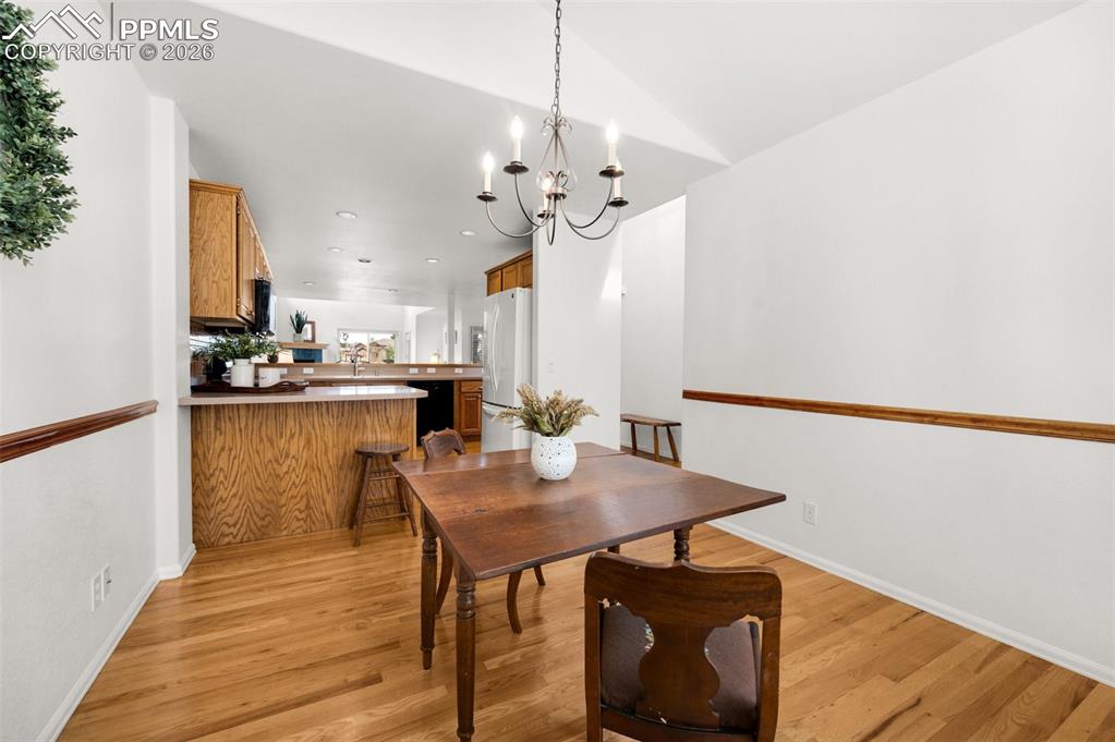 Image 18 of 50: Breakfast Area