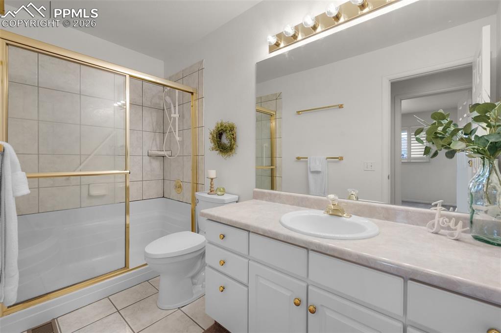 Image 39 of 50: Upper 3/4 Bathroom