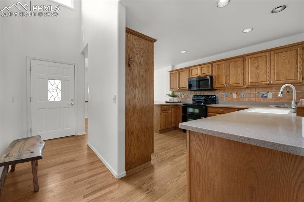 Image 5 of 50: Entry Way