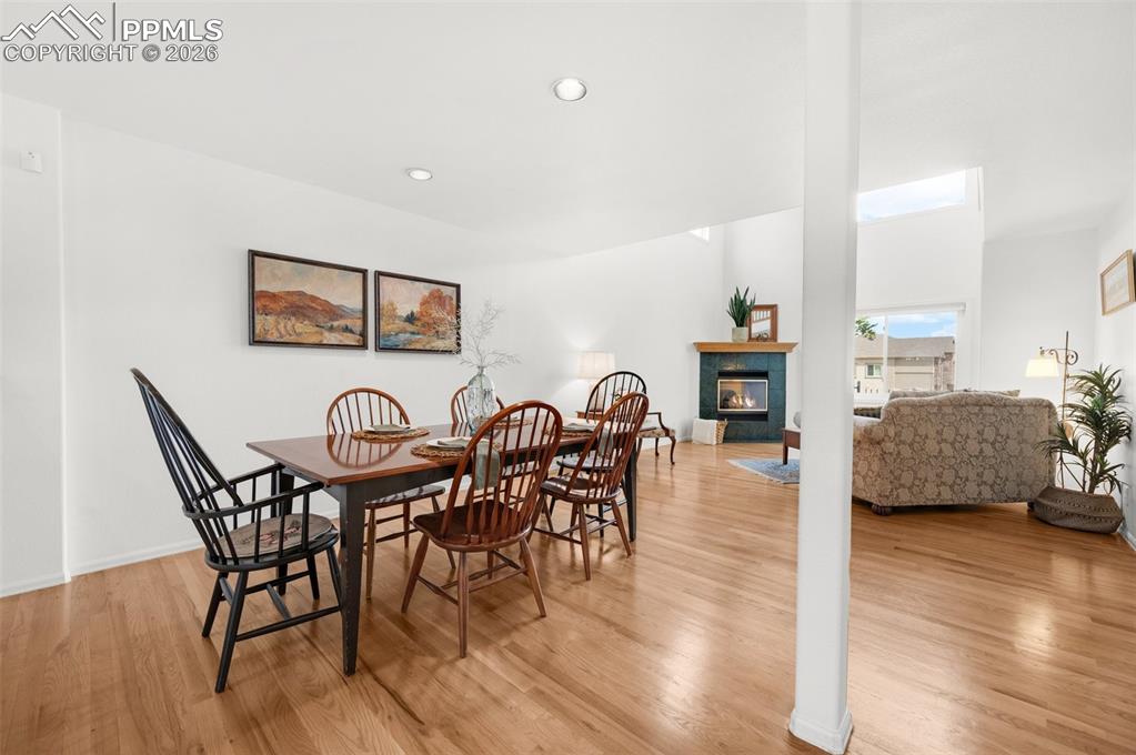 Image 6 of 50: Dining Area