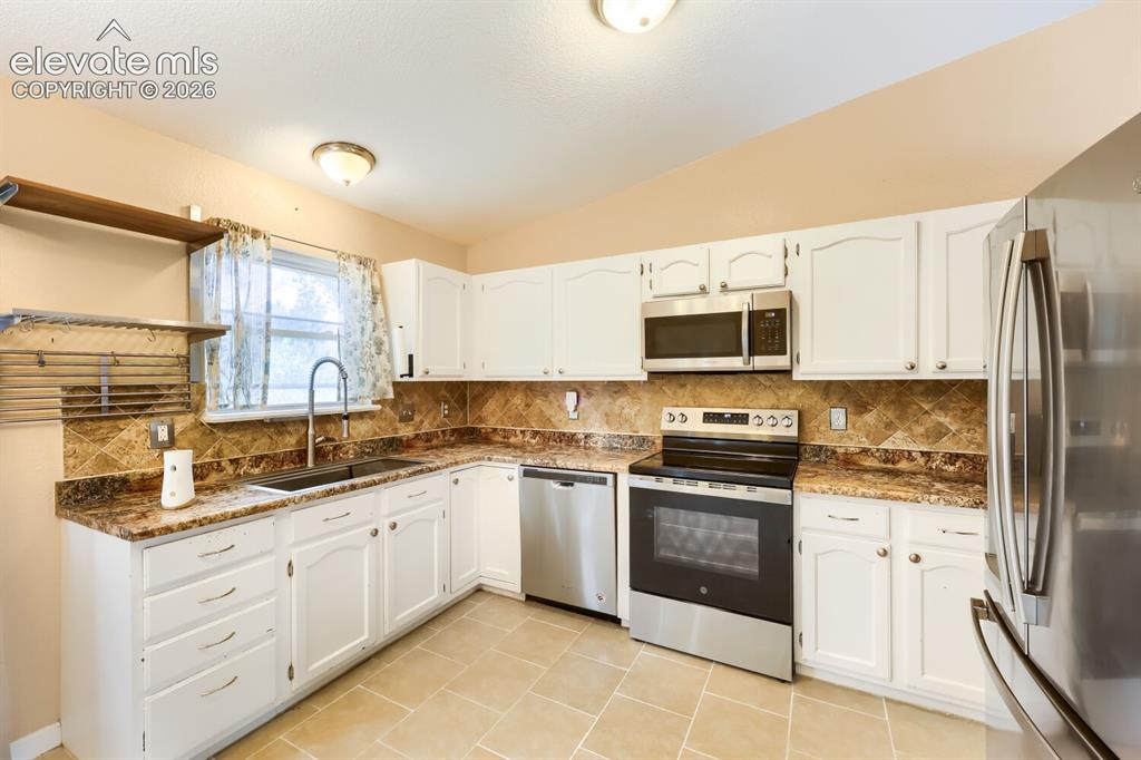 Image 11 of 29: Kitchen