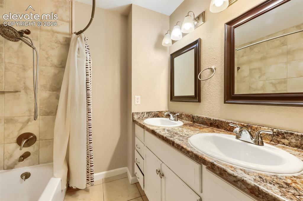 Image 15 of 29: Bathroom