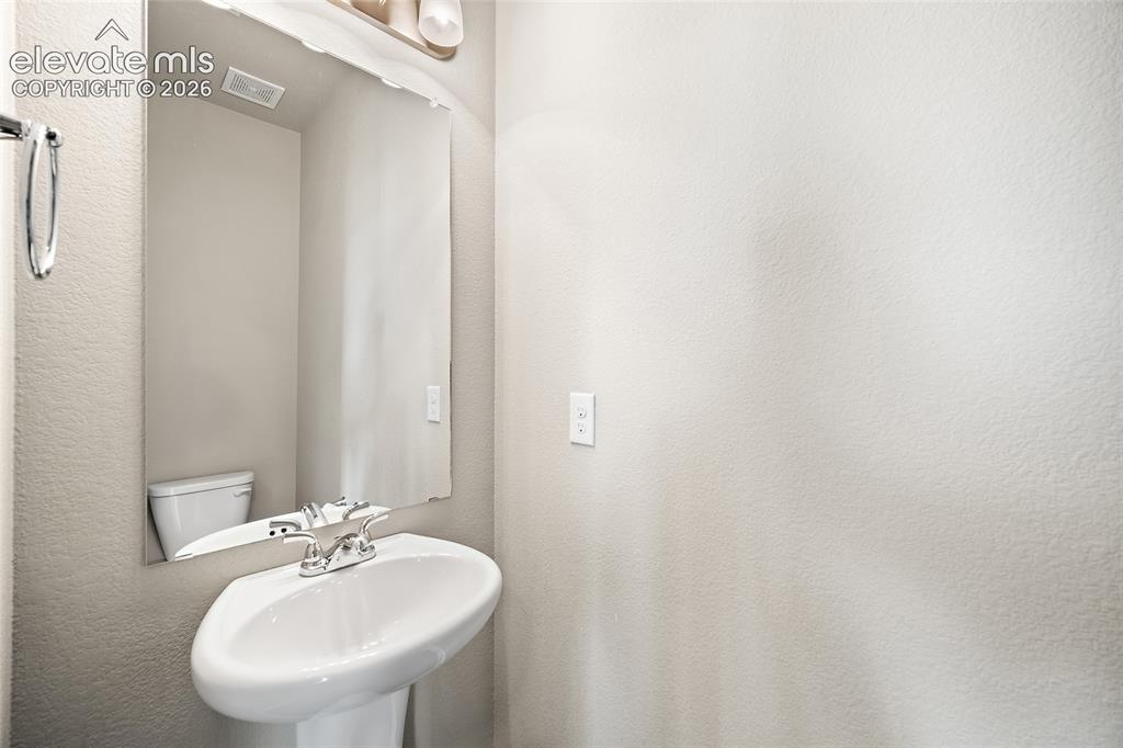Image 12 of 34: Bathroom