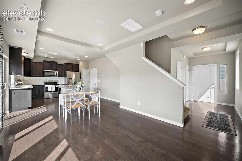Image 6 of 34: Dining Area
