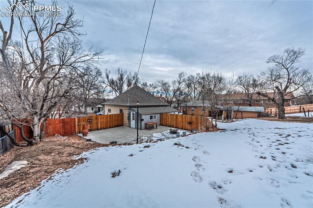 Image 27 of 38: Back of Structure