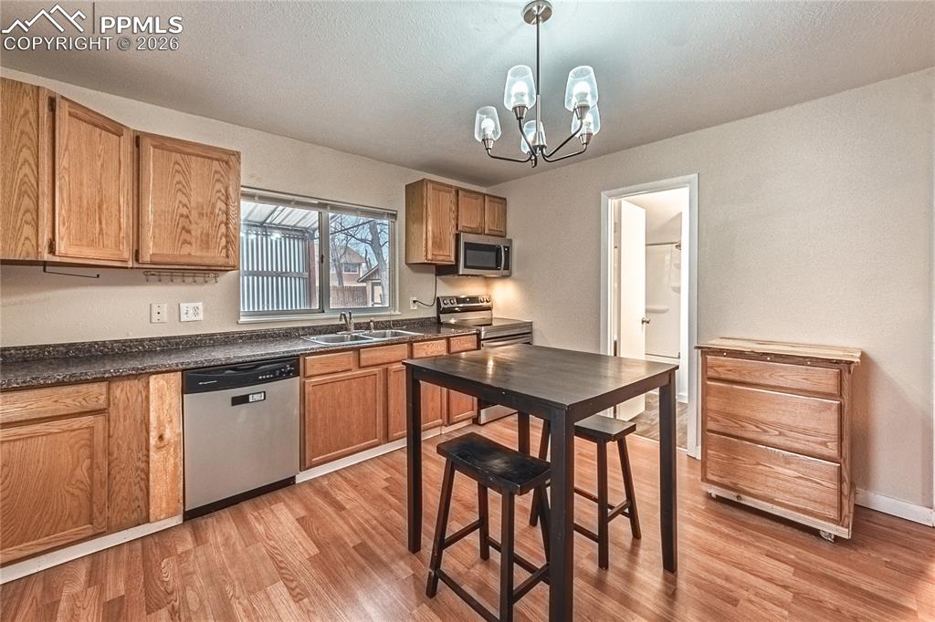 Image 3 of 38: Kitchen