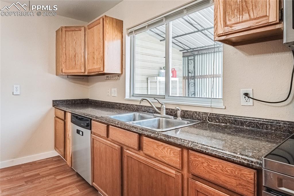 Image 4 of 38: Kitchen