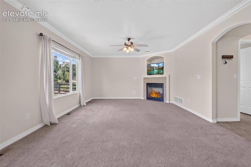 Image 6 of 50: Living Room