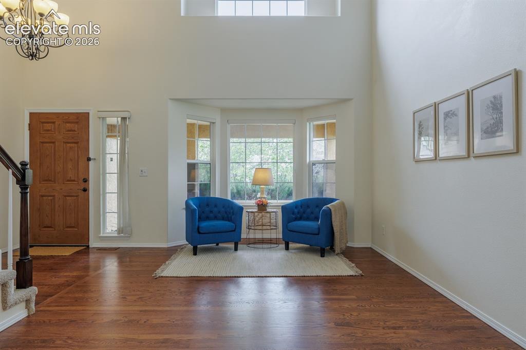 Image 5 of 41: Bay window in living room off entrance