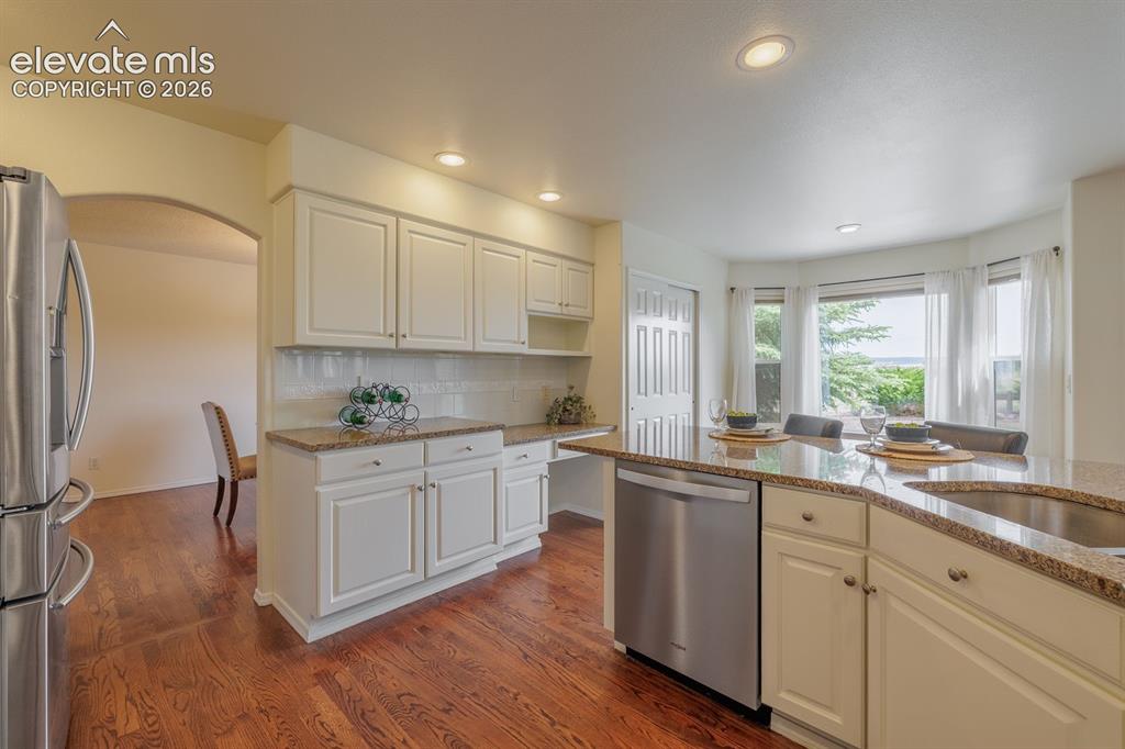 Image 8 of 41: Great kitchen with granite countertops, stainless appliances and opens to n