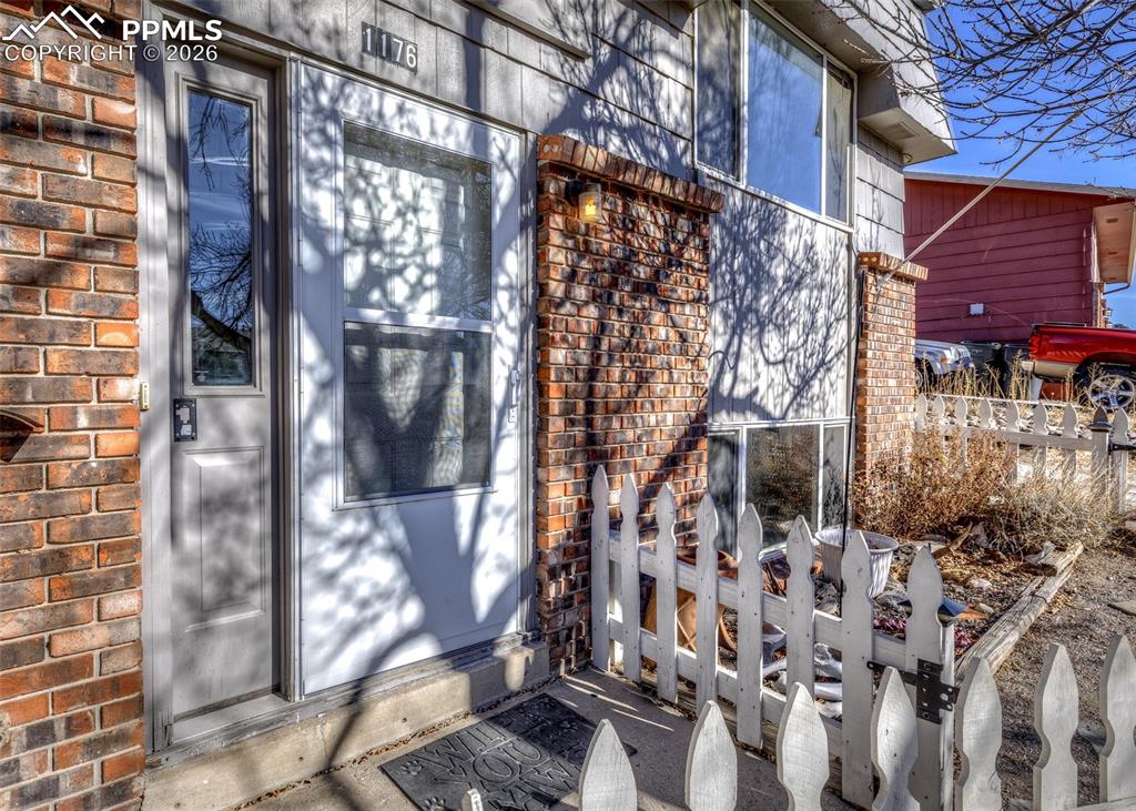 Image 18 of 42: Unit 1176