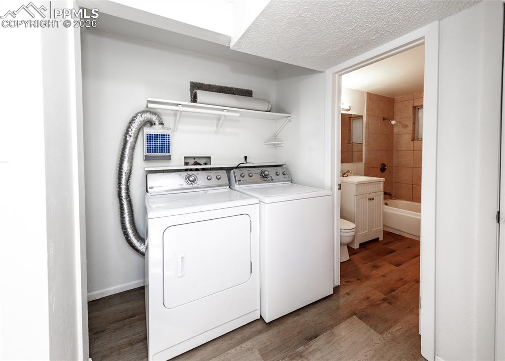 Image 32 of 42: Unit 1176