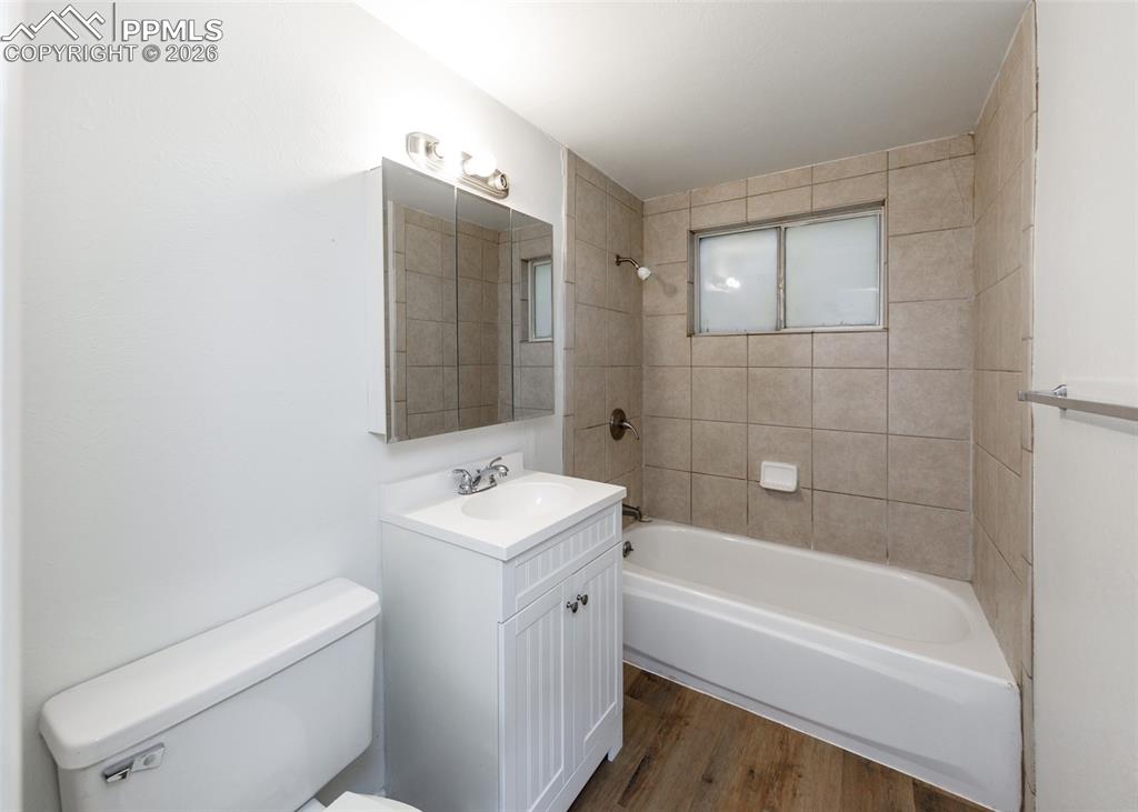 Image 33 of 42: Unit 1176