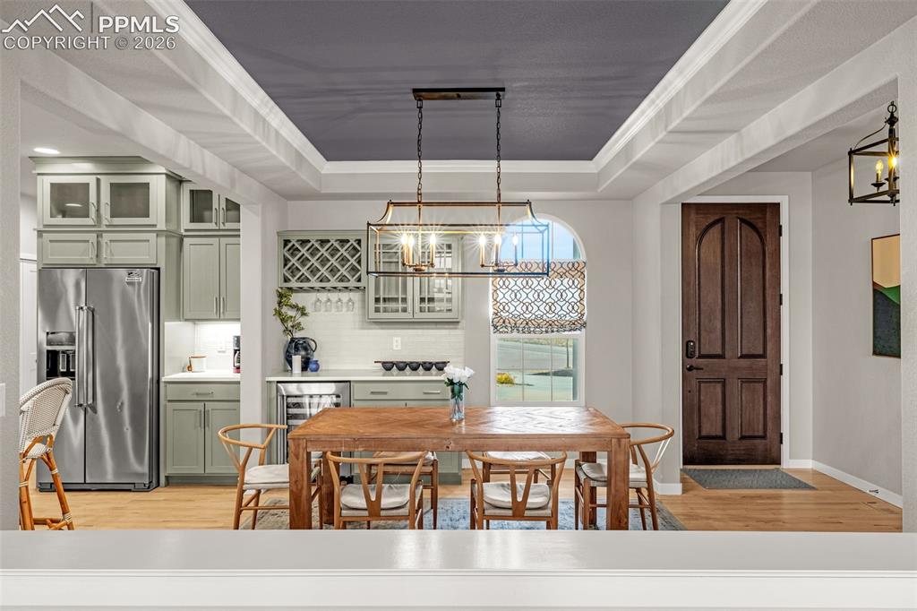 Image 11 of 40: Dining Area