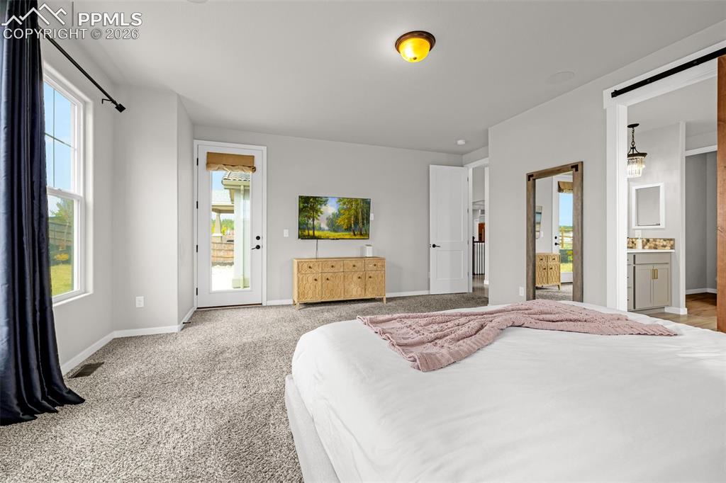 Image 13 of 40: Bedroom