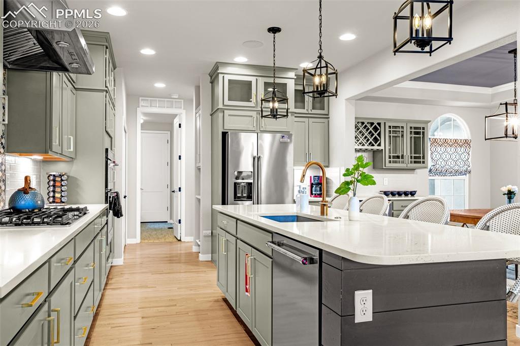 Image 17 of 40: Kitchen