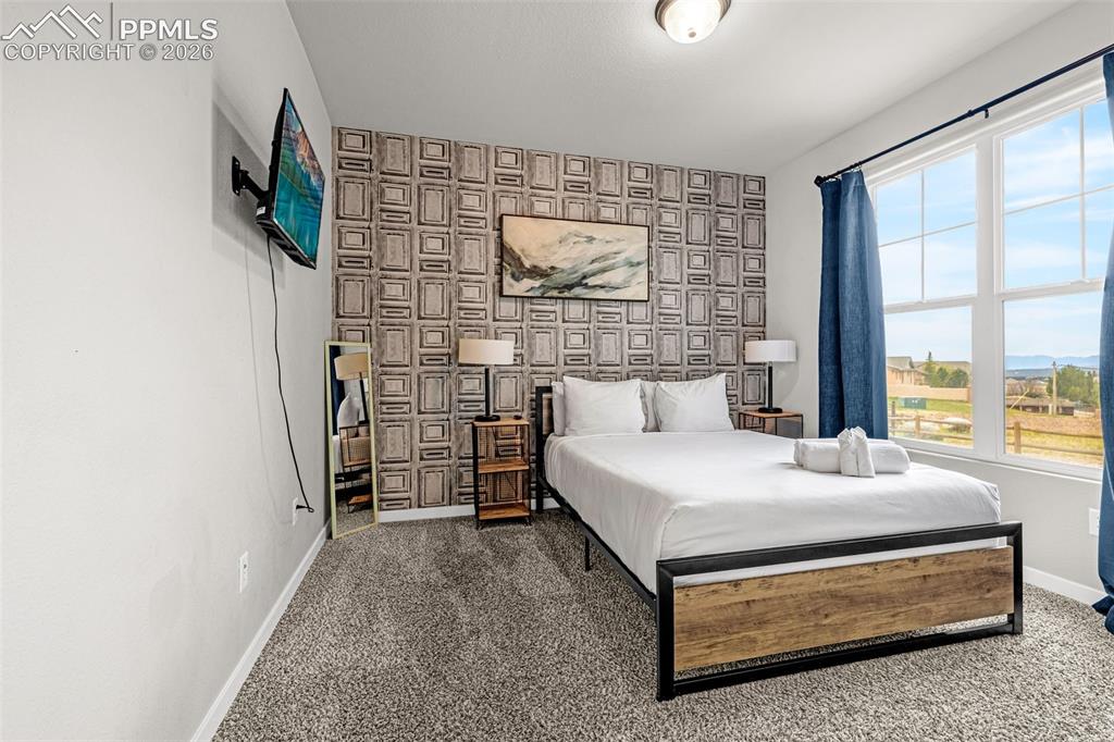 Image 18 of 40: Bedroom