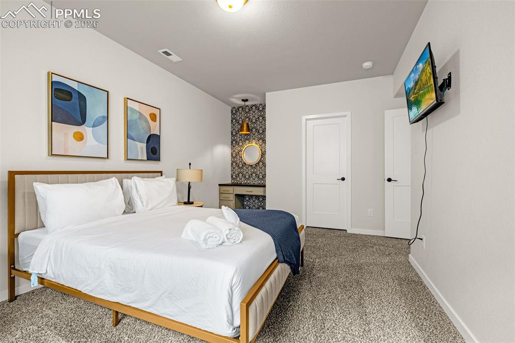 Image 31 of 40: Bedroom