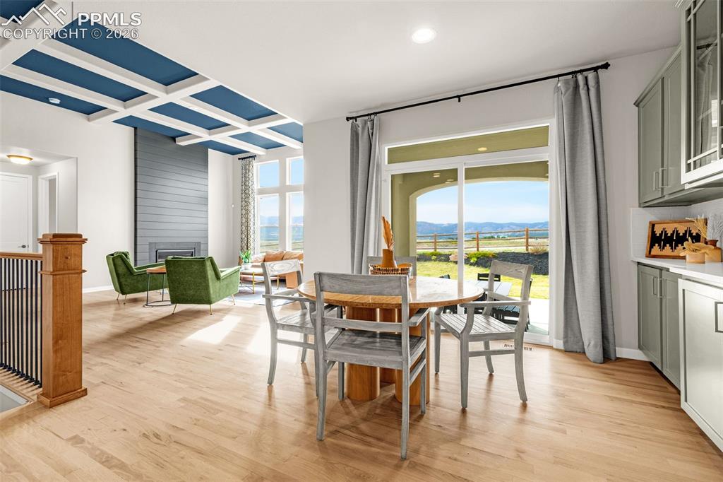 Image 6 of 40: Dining Area