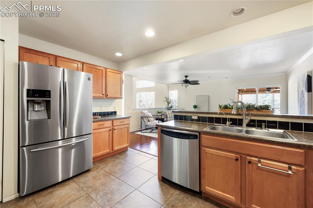 Image 10 of 47: Kitchen