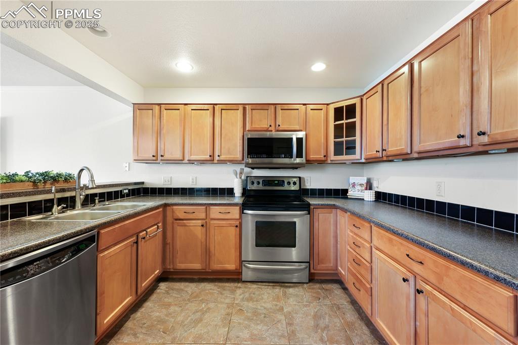 Image 11 of 47: Kitchen